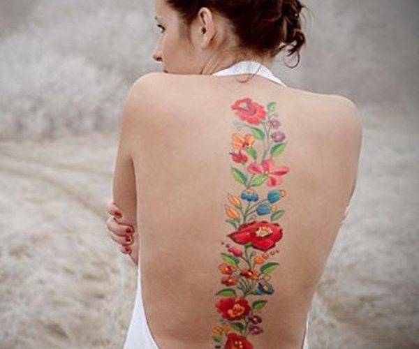 25 tatouages de colonne vertébrale qui subliment le dos des femmes