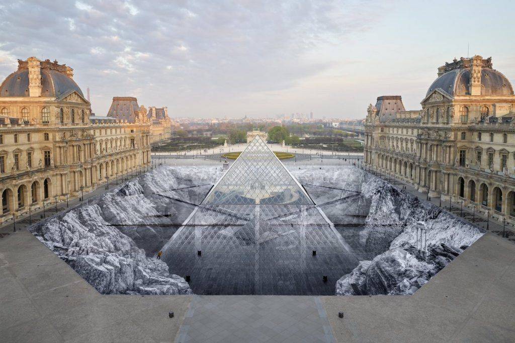 Louvre avec une illusion