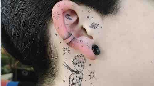 Tatouages D Oreille Creatifs Qui Sont Plus Amusants Que De Porter Des Boucles D Oreilles