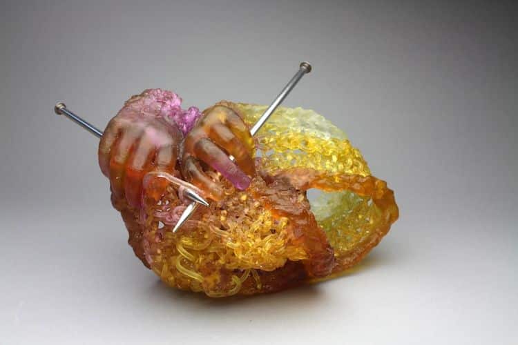 sculptures en verre «tricotées»