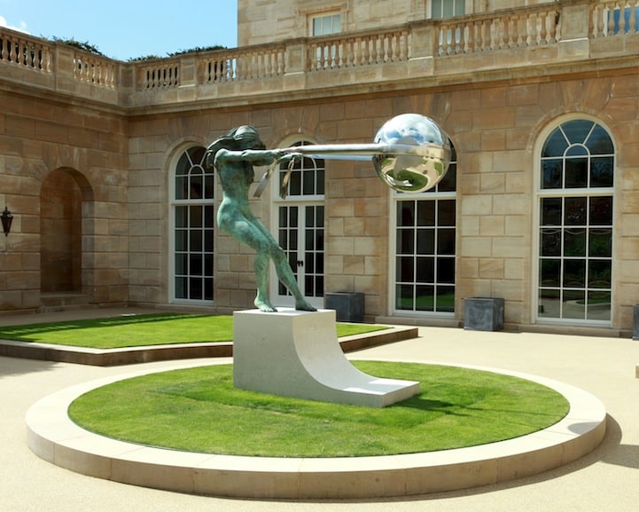 sculptures défiant la gravité