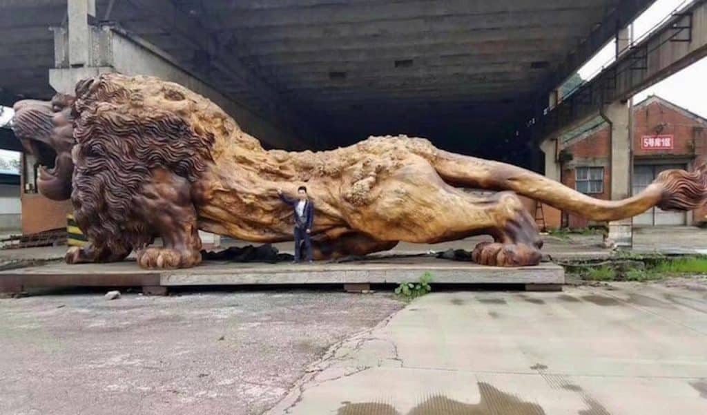 Sculpture de lion géant - la plus grande sculpture du monde
