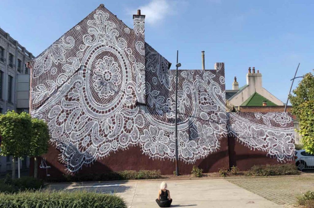 fresque murale de dentelle