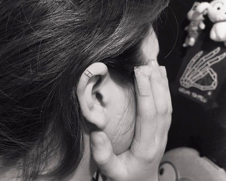 tatouages d'oreilles