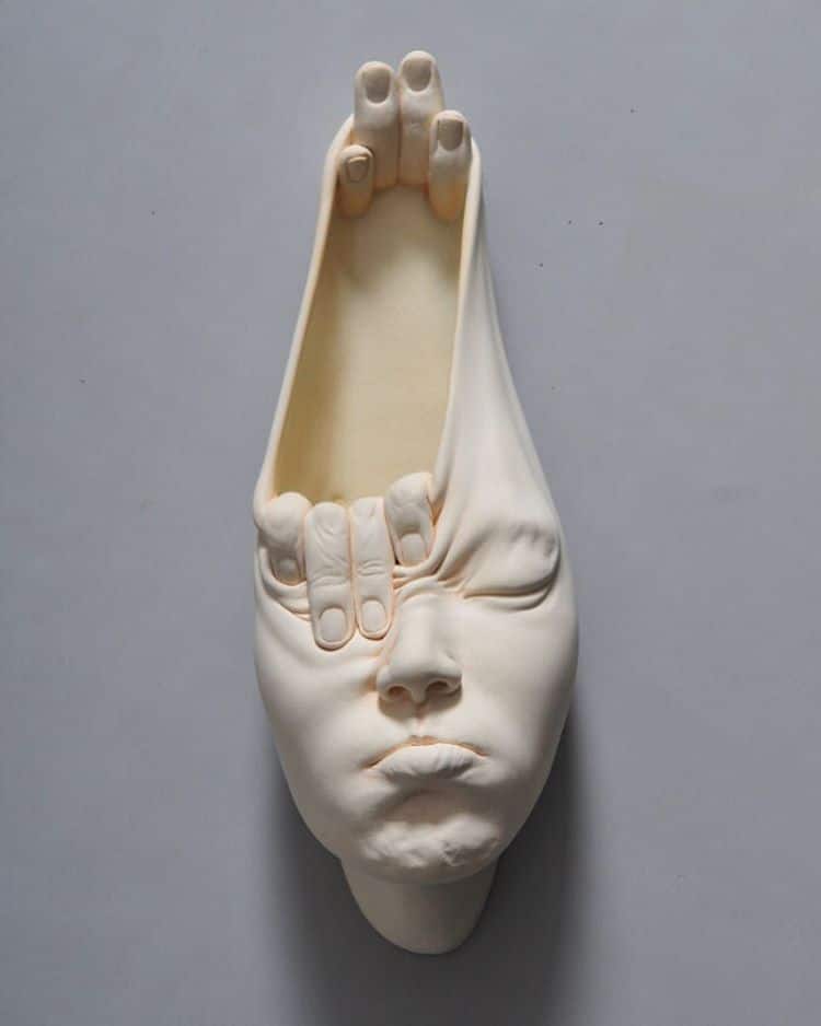 sculptures surréalistes en porcelaine