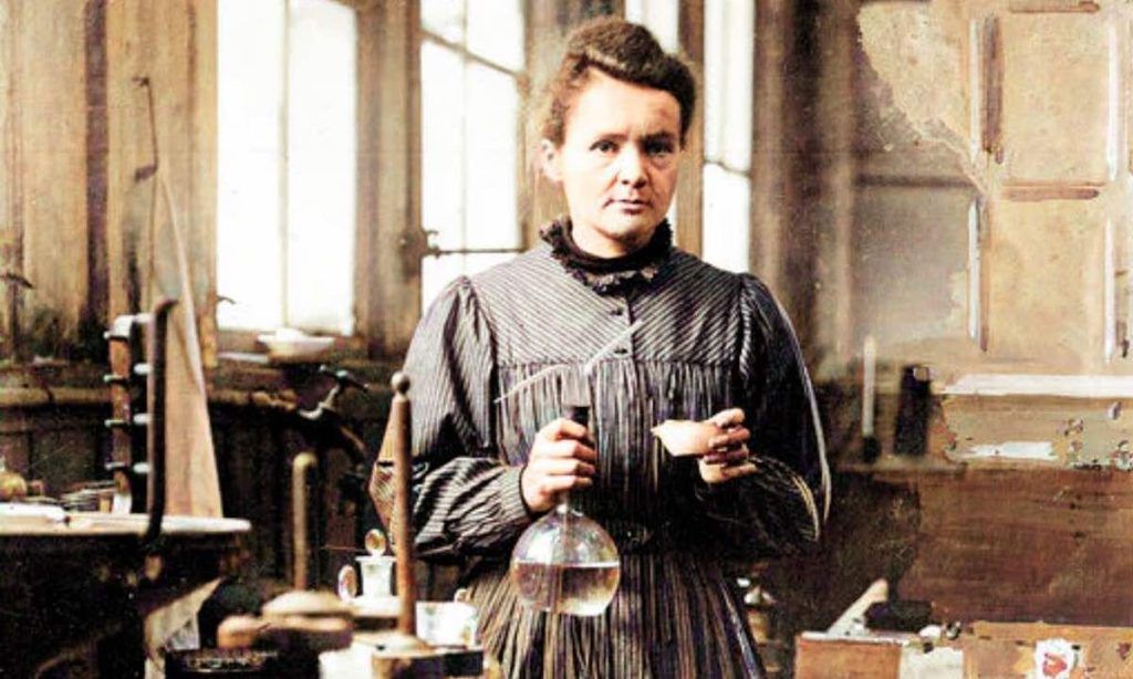 Marie Curie était tellement radioactive qu'elle a été enterrée dans un  cercueil doublé de plomb.