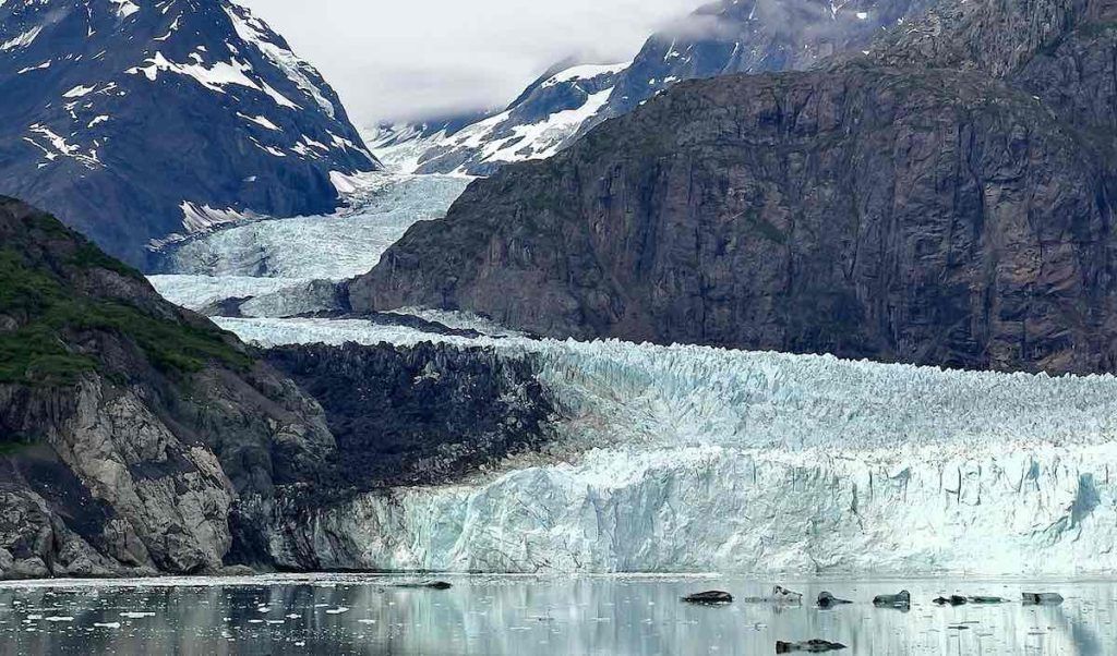 iceberg émerger des profondeurs